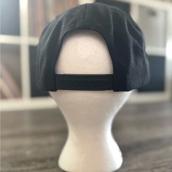 DRO SnapBack Hat - Picture 4 of 5
